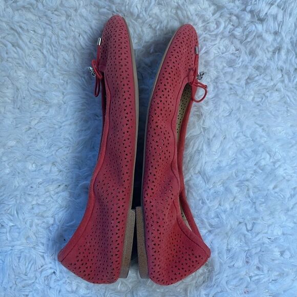 Sam Edelman leather suede lazer cut Ballet Flats slip on bow & charm accent SZ8M - Picture 6 of 8